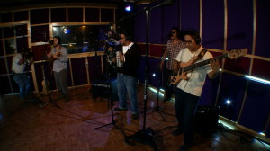 LOS GUAYABERAS BLANCAS 3